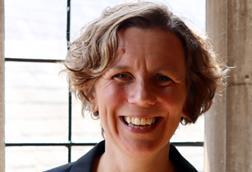 Sarah Knight_800x800px150dpi