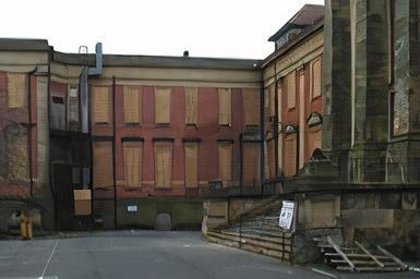 The Royal front_LE_auto_x2