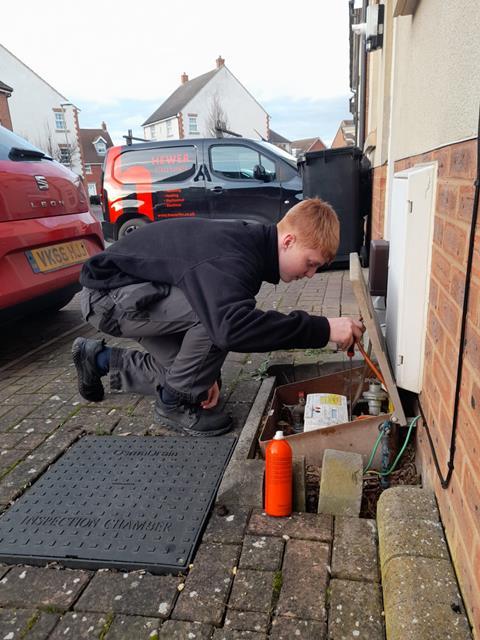 Hewer installation of new heat pump technology